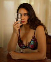 Julia +971568211749